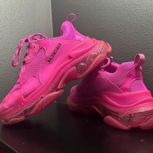 Balenciaga triple s 42. Size 9 men’s. Paid1175$ for these. Prices to sell!